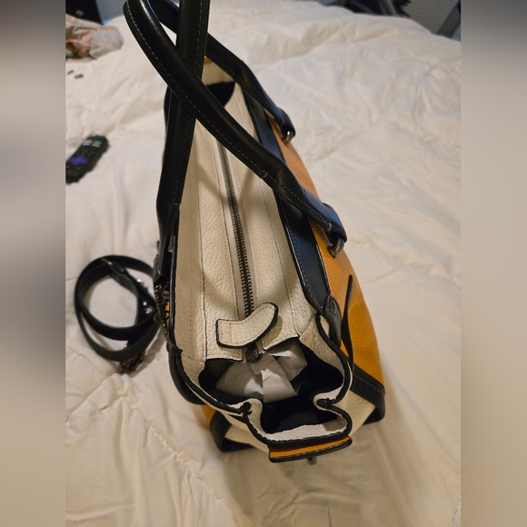 Coach Swagger Women's Yellow and Black Handbag EUC - Picture 4 of 13